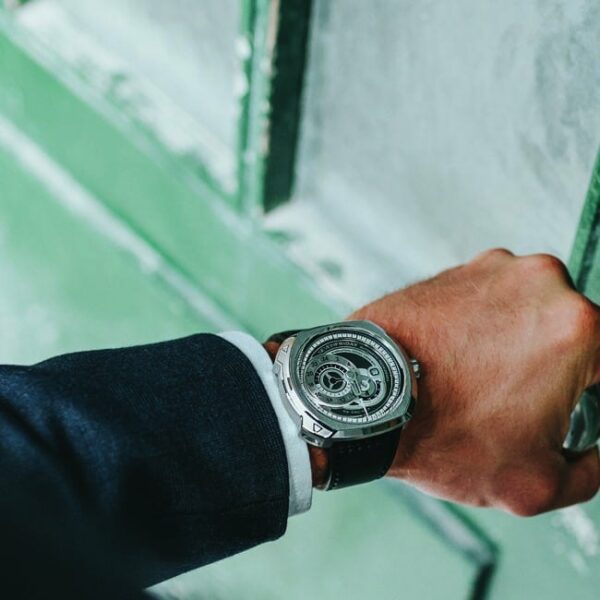 Q SERIES SEVENFRIDAY Q1 01 Conteenium 11