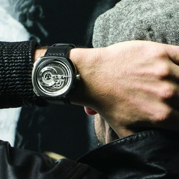 Q SERIES SEVENFRIDAY Q1 01 Conteenium 13