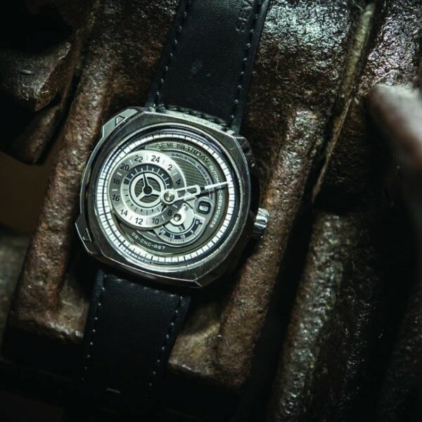 Q SERIES SEVENFRIDAY Q1 01 Conteenium 14