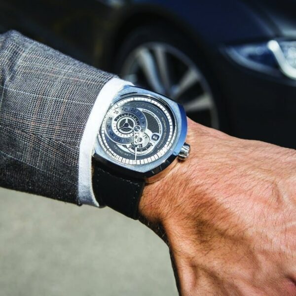 Q SERIES SEVENFRIDAY Q1 01 Conteenium 15