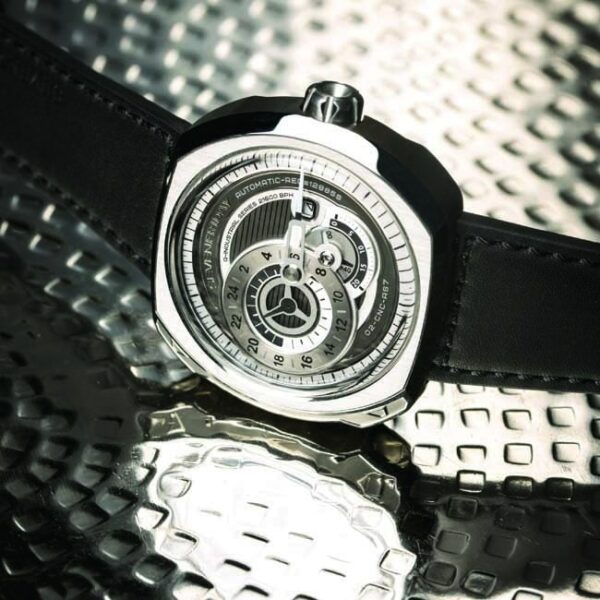 Q SERIES SEVENFRIDAY Q1 01 Conteenium 16