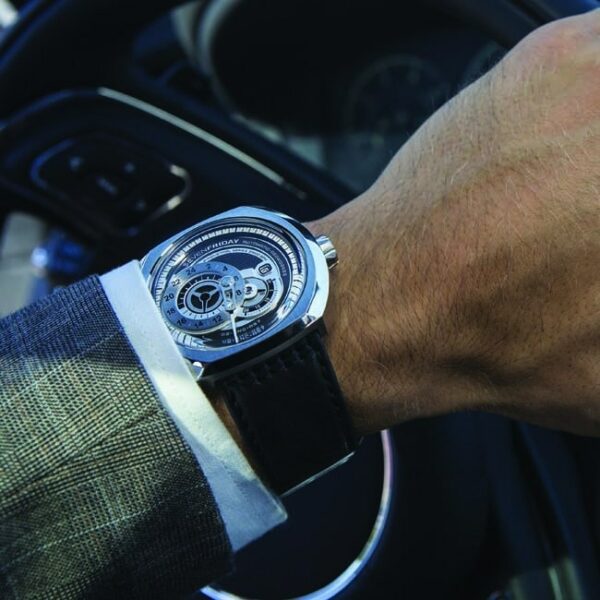 Q SERIES SEVENFRIDAY Q1 01 Conteenium 17