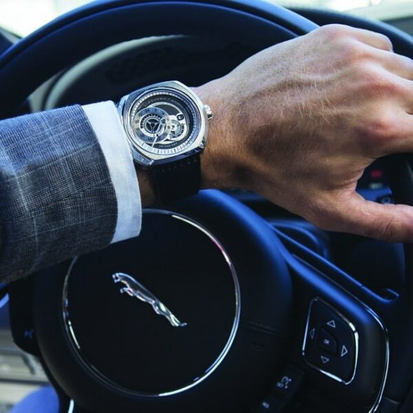 Q SERIES SEVENFRIDAY Q1 01 Conteenium 22