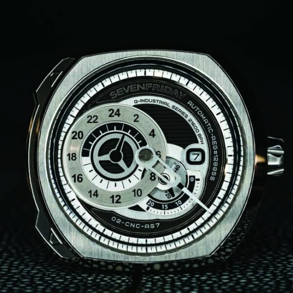 Q SERIES SEVENFRIDAY Q1 01 Conteenium 6