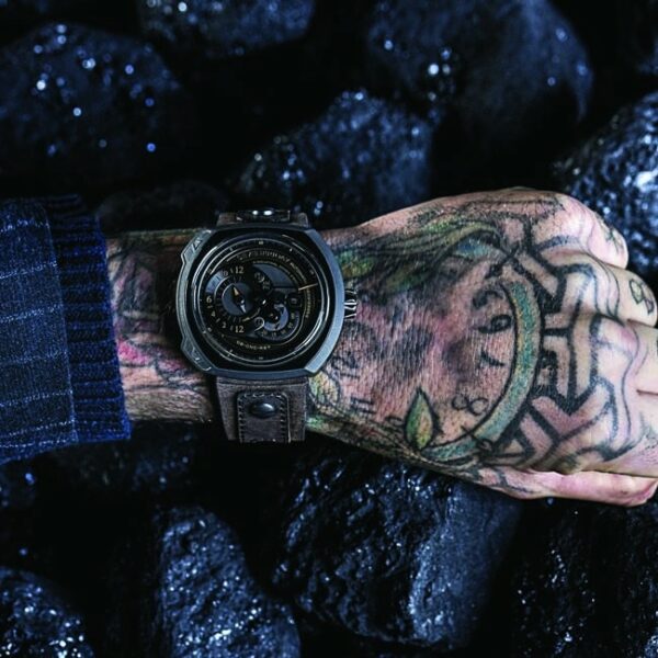 Q SERIES SEVENFRIDAY Q2 03 Conteenium 13