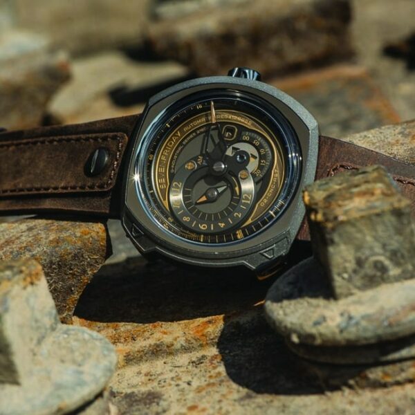 Q SERIES SEVENFRIDAY Q2 03 Conteenium 21