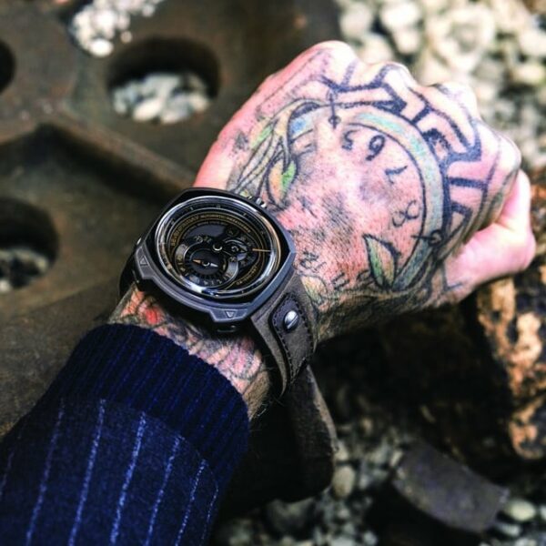 Q SERIES SEVENFRIDAY Q2 03 Conteenium 3