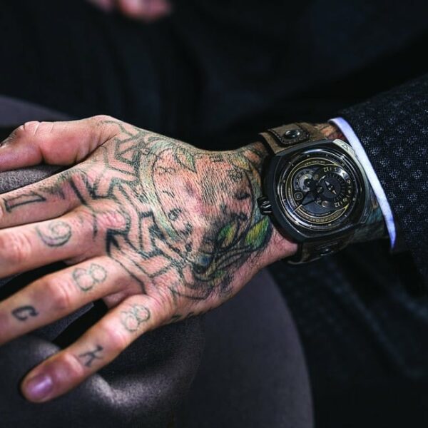 Q SERIES SEVENFRIDAY Q2 03 Conteenium 7