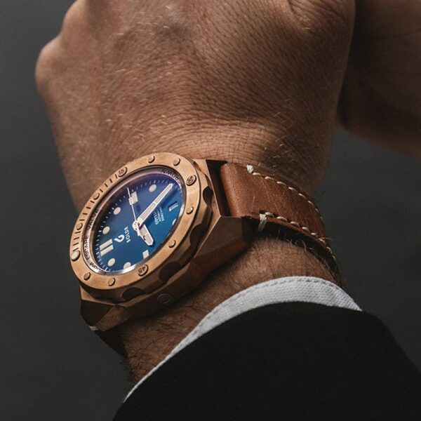 Suit and watch mechanical