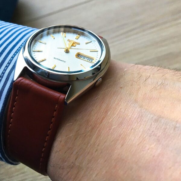 MONTRE SEIKO 5 CLASSIC WHITE & GOLD