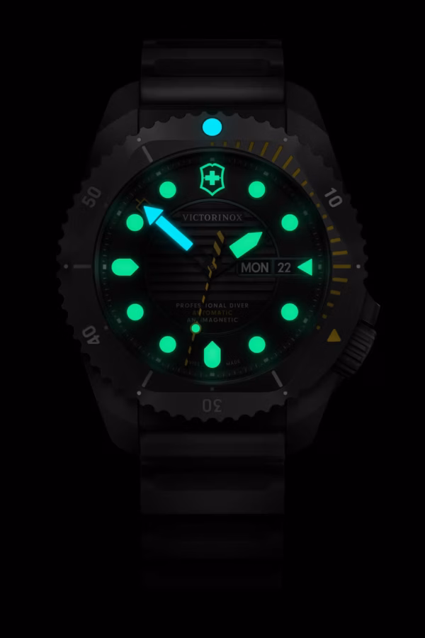 Victorinox Watch 241997 e