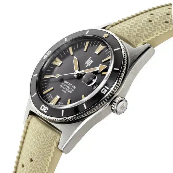 LIP Watch 676054 b
