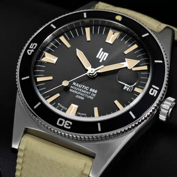 LIP Watch 676054 d